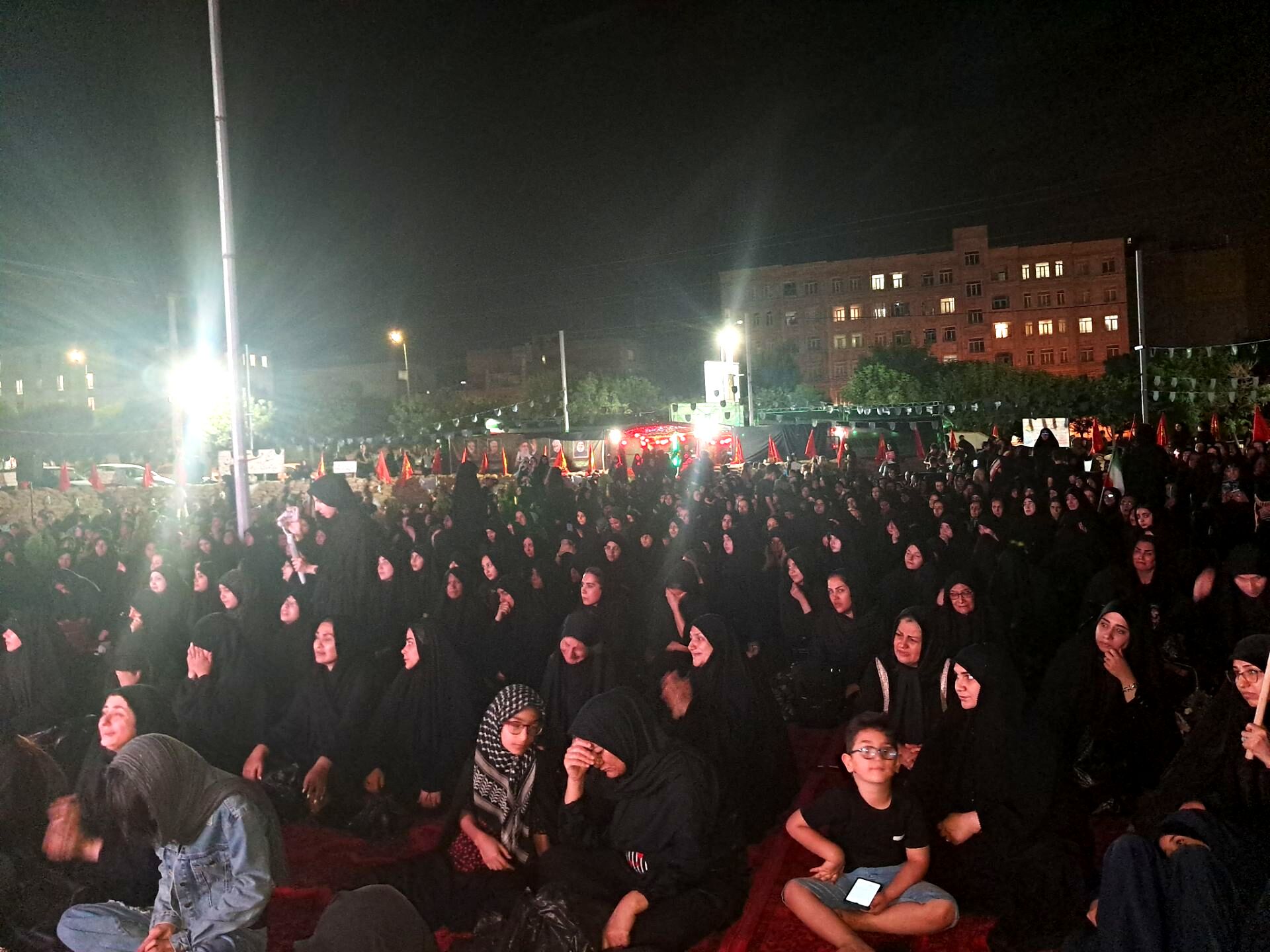هیات بنات الحیدر بانوان کرج ، پرچم‌دار سوگِ محرم