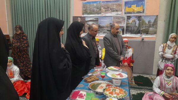 جشنواره قومی و محلی در دبستان آرمیتا مصلی نژاد ناحیه 7