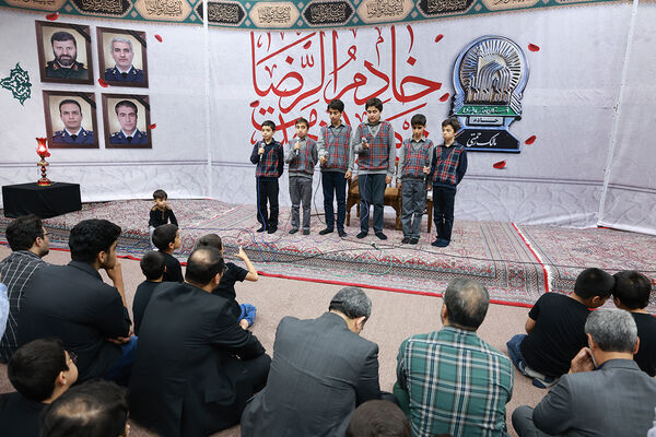 مراسم بزرگداشت شهیدان خدمت در دبیرستان متوسطه دوم امام صادق(ع)