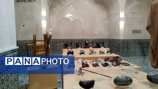 اردوی معنوی دانش آموزان دبیرستان شاهد تکتم در حرم مطهر رضوی