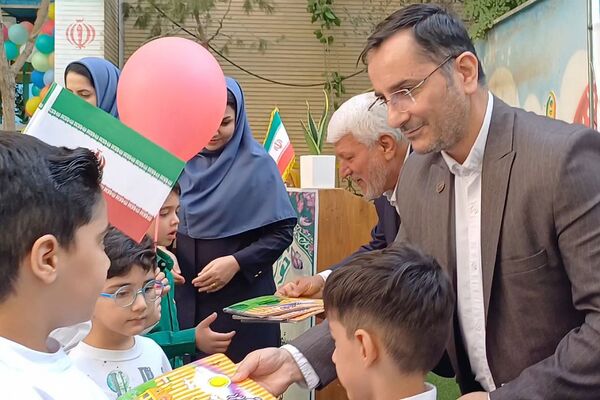 گام نهادن دانش‌آموزان کودکستانی شهرستان ورامین در مسیر تعلیم و تربیت