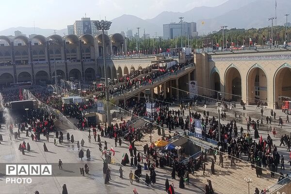 خروش اشک و حماسه در میعادگاه تهران