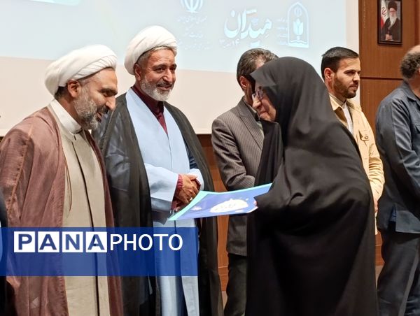 مراسم تقدیر از دانش‌آموزان و مدیران مدارس فعال در طرح گام‌های عاشقی