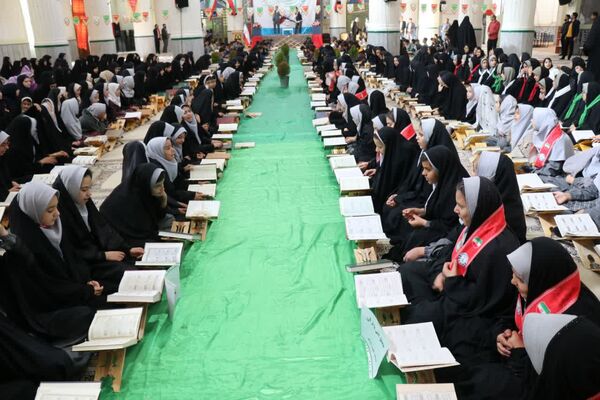 محفل هزار نفری انس با قرآن در ابرکوه همزمان با دهه فجر