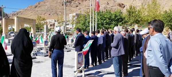 غبارروبی مزار شهدای دفاع مقدس در فریدونشهر