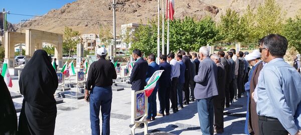 غبارروبی مزار شهدای دفاع مقدس در فریدونشهر