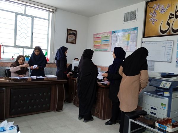 اعلام نتایج امتحانات نوبت اول دبیرستان عزت طلایی به والدین دانش آموزان 