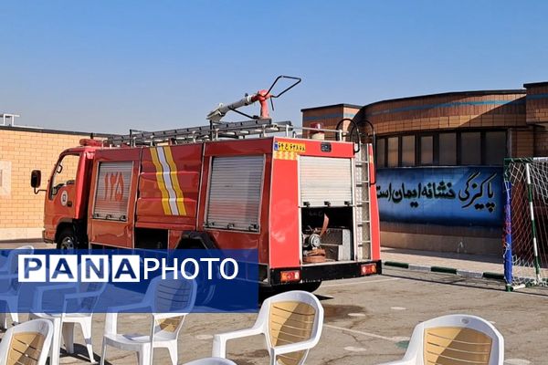 مراسم پدافند غیرعامل در دبیرستان بشارت بهارستان‌دو 