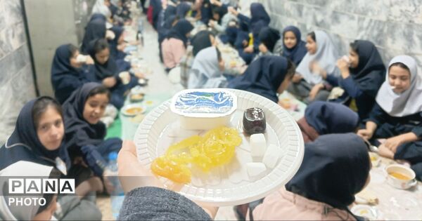 افطار در مدرسه دخترانه مهندس رحمانی فرد