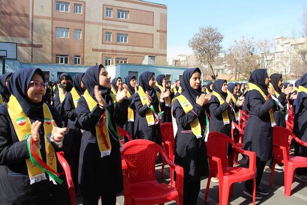 برگزاری همایش یاوران انقلاب در مدرسه حضرت ولیعصر(عج)