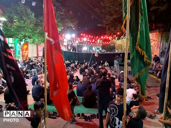 اجتماع شبانه مردم کرج  زیر پرچم اباعبدالله الحسین( ع)