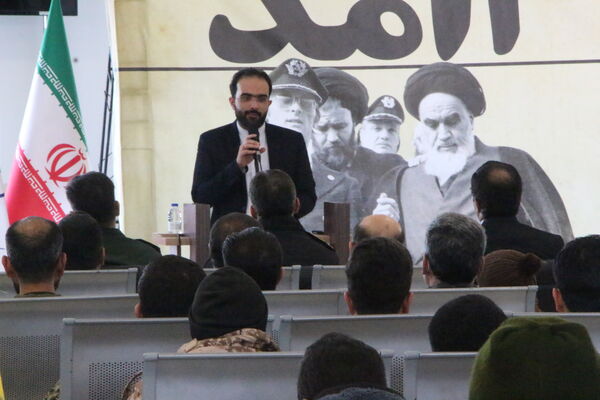 مراسم نمادین استقبال از امام خمینی (ره) در فرودگاه یزد 