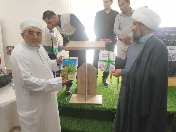 آیین رونمایی از کتاب دانش‌آموزان میناب