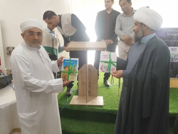 آیین رونمایی از کتاب دانش‌آموزان میناب