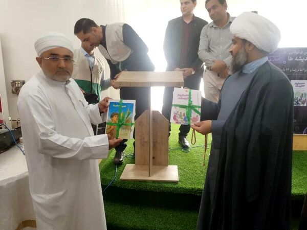 آیین رونمایی از کتاب دانش‌آموزان میناب