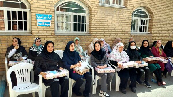 جشن روز معلم دبیرستان شهیده محبوبه دانش 