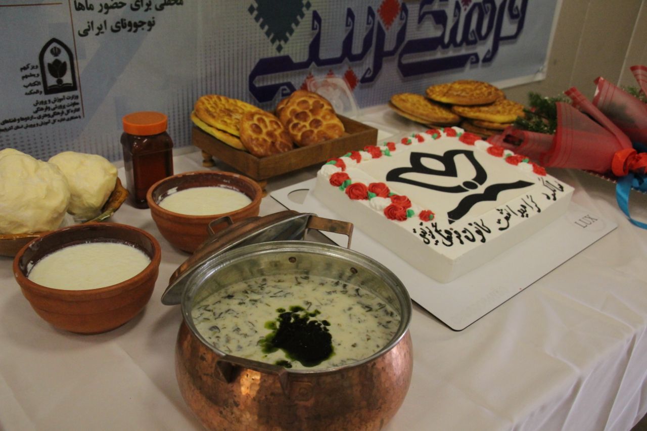 سیری در نمایشگاه دستاوردهای کانون‌های فرهنگی‌ تربیتی در آذربایجان شرقی