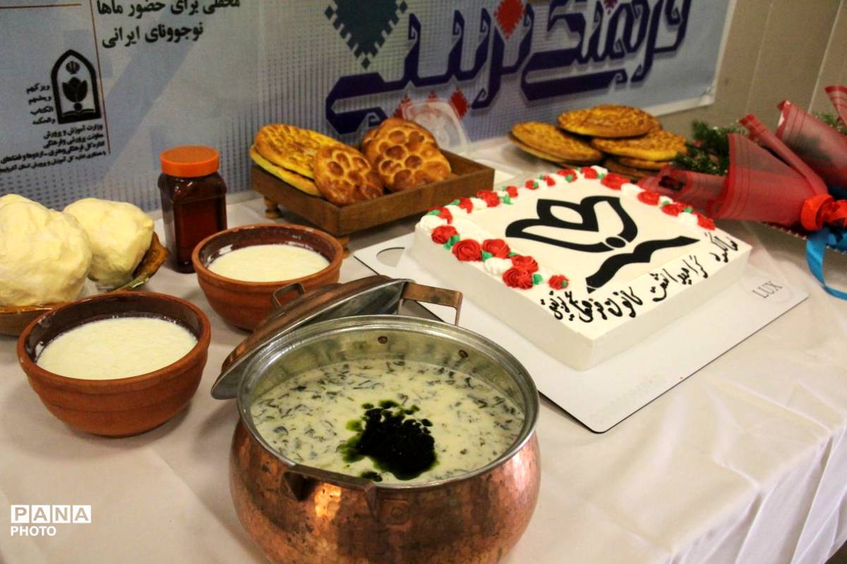 سیری در نمایشگاه دستاوردهای کانون‌های فرهنگی‌ تربیتی در آذربایجان شرقی