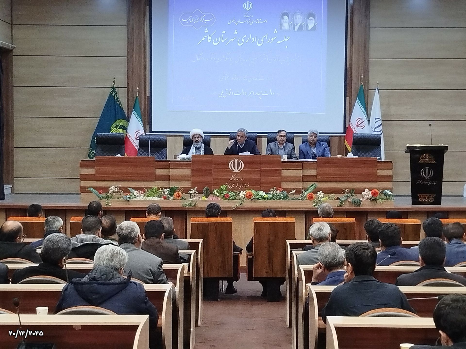عبور از شرایط با همدلی و تلاش مضاعف ممکن است