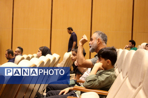 کارگاه نمایشنامه خوانی و نقد فیلم دفاع مقدس در قم