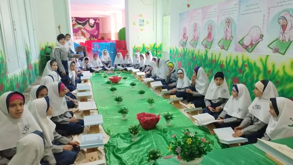 محفل انس با قرآن به‌مناسبت هفته بسیج دانش‌آموزی
