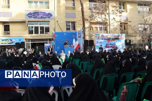 در دل این زمستان سخت و از پس سال‌ها، همچنان عطر آزادی به مشام می‌رسد