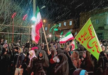 برف و کولاک هم به احترام این شکوه ایستاد