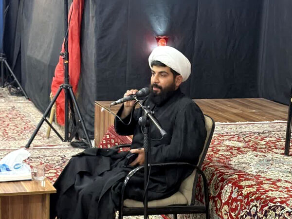 جوانان کاشمری پرچم عزای حسینی را برافراشتند