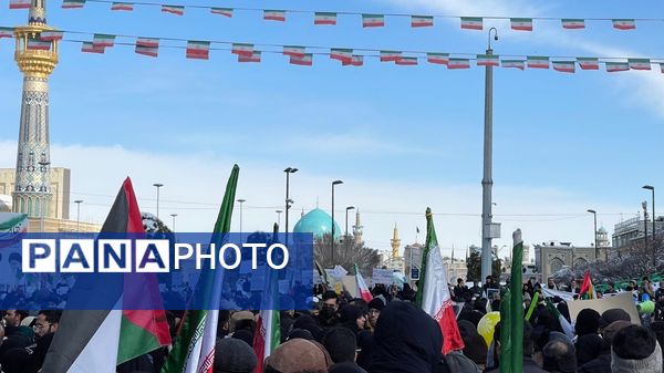 حضور پرشور کودکان در راهپیمایی ۲۲ بهمن
