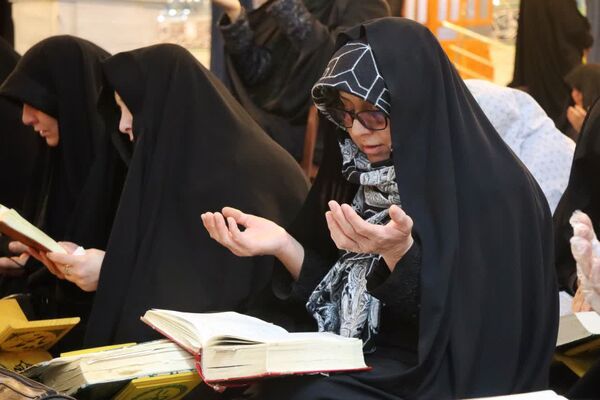 مراسم قرائت دعای ام داوود در امامزاده سید عباس بن موسی (ع) در بجنورد 
