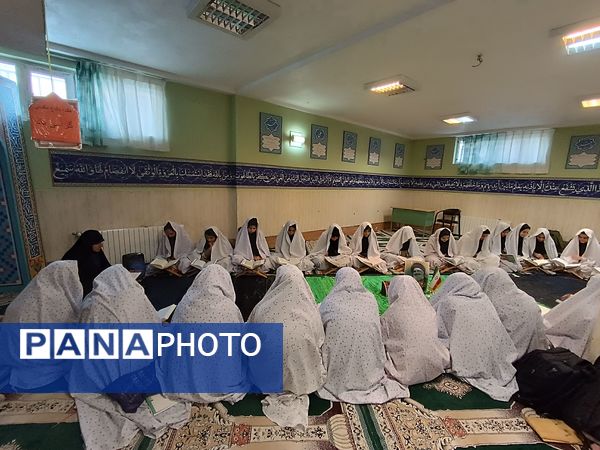 برگزاری محفل انس با قرآن در دبیرستان شهدای اقتدار ملارد با یاد و نام سیدحسن نصرالله