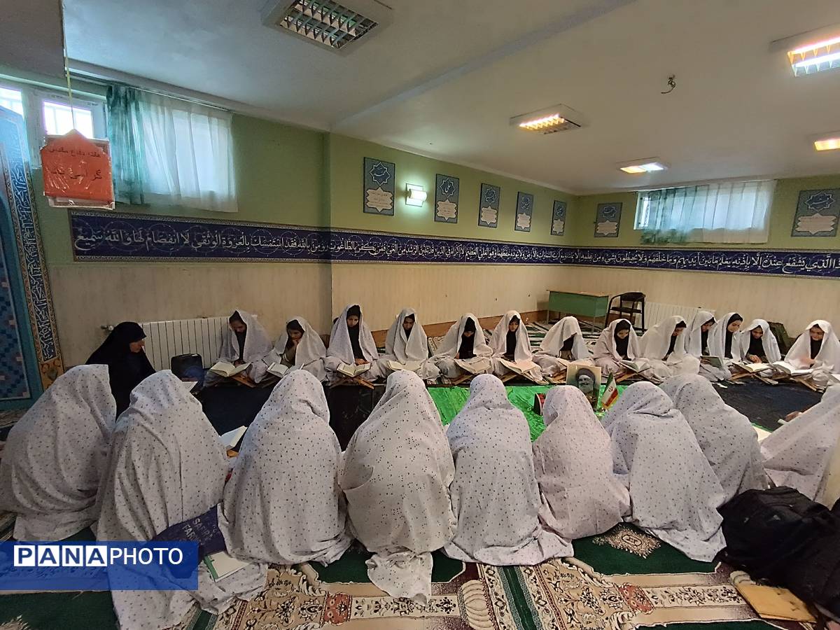 برگزاری محفل انس با قرآن در دبیرستان شهدای اقتدار ملارد با یاد و نام سیدحسن نصرالله