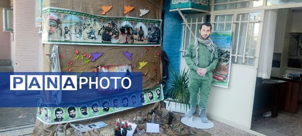 عطرافشانی گلزار شهدا توسط دانش‌آموزان مشهدی