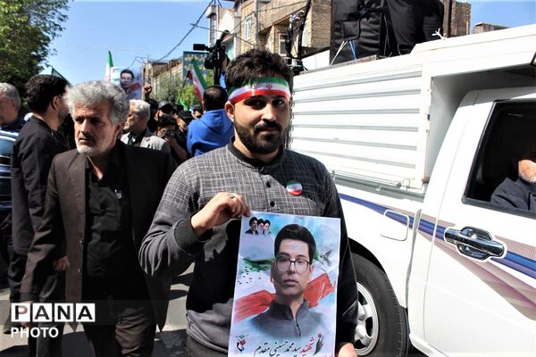 آیین تشییع پیکر دانش‌آموز شهید «سید محمد حسینی مقدم»