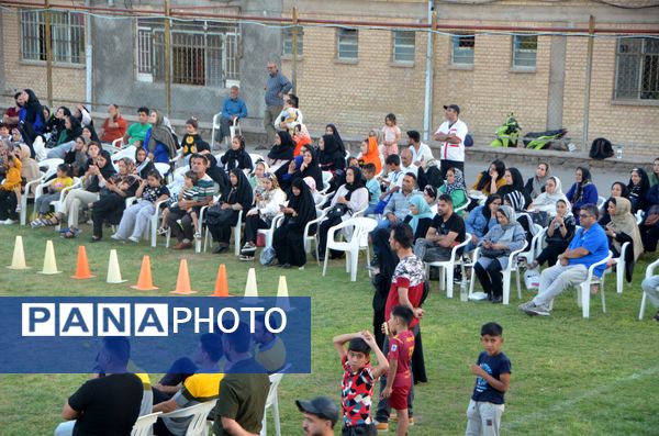 اختتامیه کلاس‌های اوقات فراغت فوتبال در سالن تربیت‌بدنی شهید عابدی