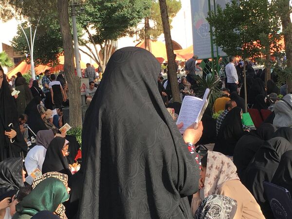 برپایی مراسم دعای عرفه در گلستان شهدای اصفهان