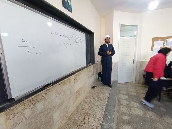 گفتمان دینی در دبیرستان دخترانه فاطمیه کاشمر