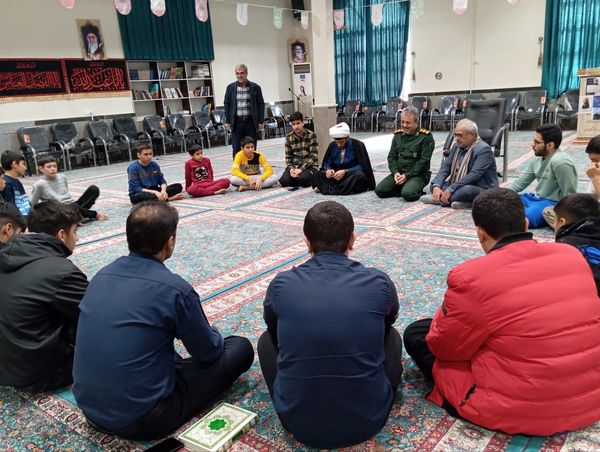  تجلی بندگی و تربیت در فضای اعتکاف دانش‌آموزی خداآفرین