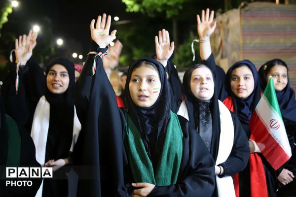 خروش شبانه «ناحیه ۵» در قلب غرفه؛ میعادگاهِ مقاومت و استکبارستیزی