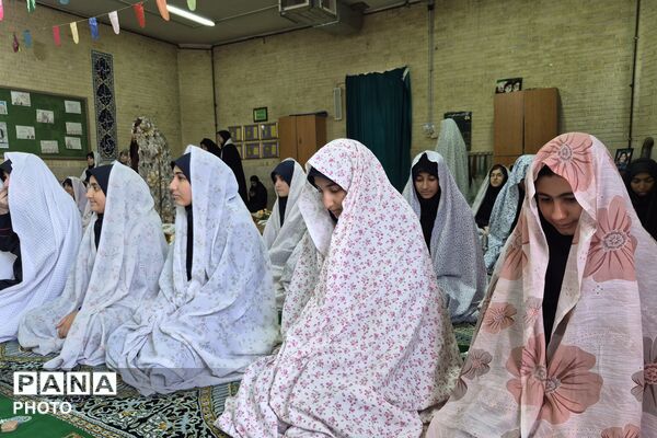 نخستین نماز جماعت سال تحصیلی در ناحیه یک شیراز