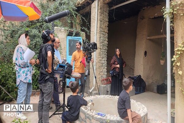 ساخت فیلم سینمایی «دربار» با موضوع ورود رهبر در سال ۱۳۶۵ به شهر بار 