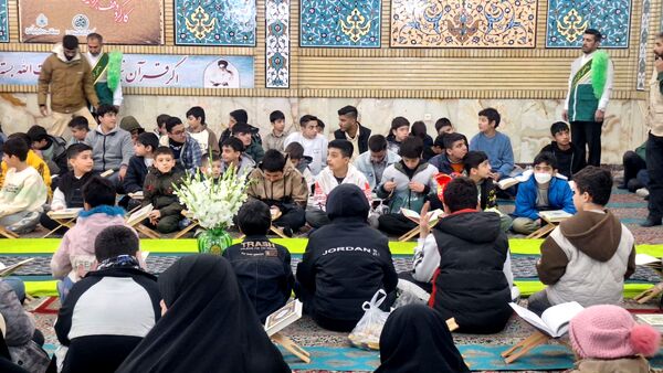 محفل هفتگی انس با قرآن به میزبانی استان البرز در آستان امامزاده حسن(ع) کرج