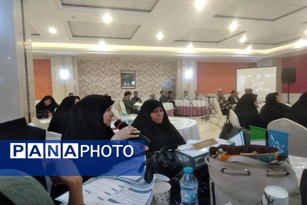 دوره و کارگاه تعاملی مربی، راهبر نسل جدید در مشهد