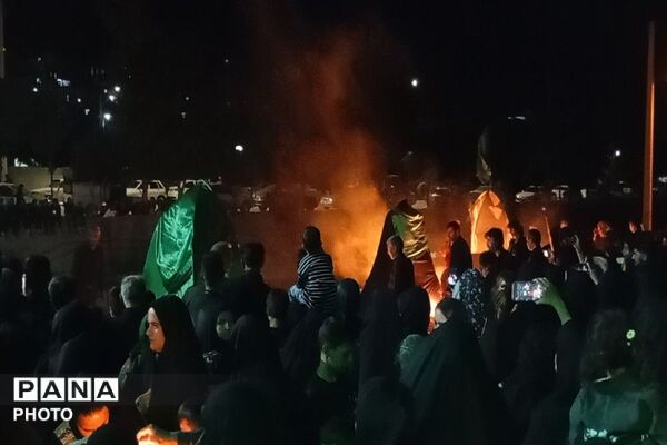 مراسم نمادین آتیش زدن خیمه ها در حسینیه شهدای شهر بار 