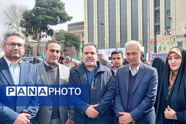 حضور اقشار مختلف مردم شهرری در راهپیمایی ۲۲ بهمن