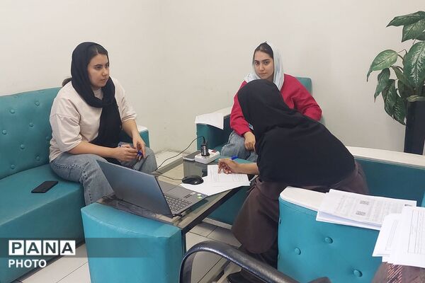ارائه خدمات مشاوره انتخاب رشته کنکور در مرکز مشاوره آموزش و پرورش ناحیه دو شهرری 