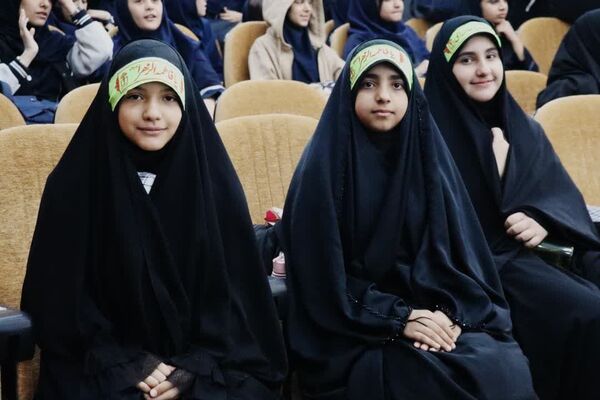 تجمع دانش‌آموزان آموزشگاه‌های شمال غرب شیراز در روز دانش‌آموز