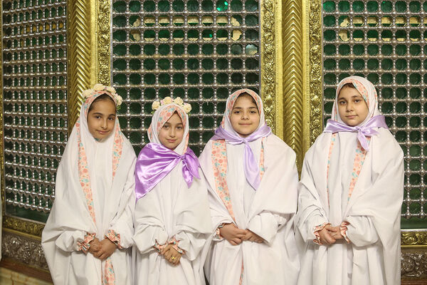 دختران، مهمان حضرت معصومه(س) شدند