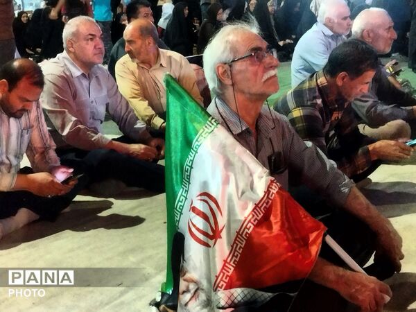 اجتماع شبانه در دویست‌ودهمین شب شهادت قائد امت اسلام همزمان با هفته دفاع مقدس