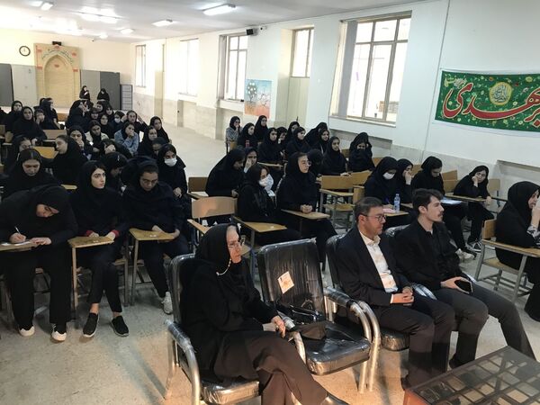 همایش آشنایی با کنکور در دبیرستان عفاف ناحیه ۲ 